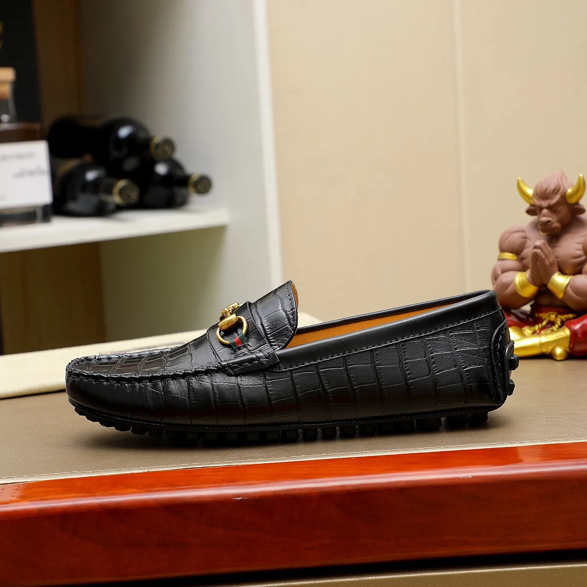 Men's shoes💰380💰🕷🕷️【 GUCCI 】Gucci's best-selling trendy men's casual slip-on shoes 🇨🇳Official website original 1:1 mold 💯Original quality, fine workmanship ☘Fashionable and versatile, perfect shape, comfortable on the feet 🍓Trendy men's recommended model, imported cowhide on the top layer 🎋High-quality pigskin lining, rubber wear-resistant and non-slip outsole, high-end atmosphere, worth owning 🍉Optional 38-44